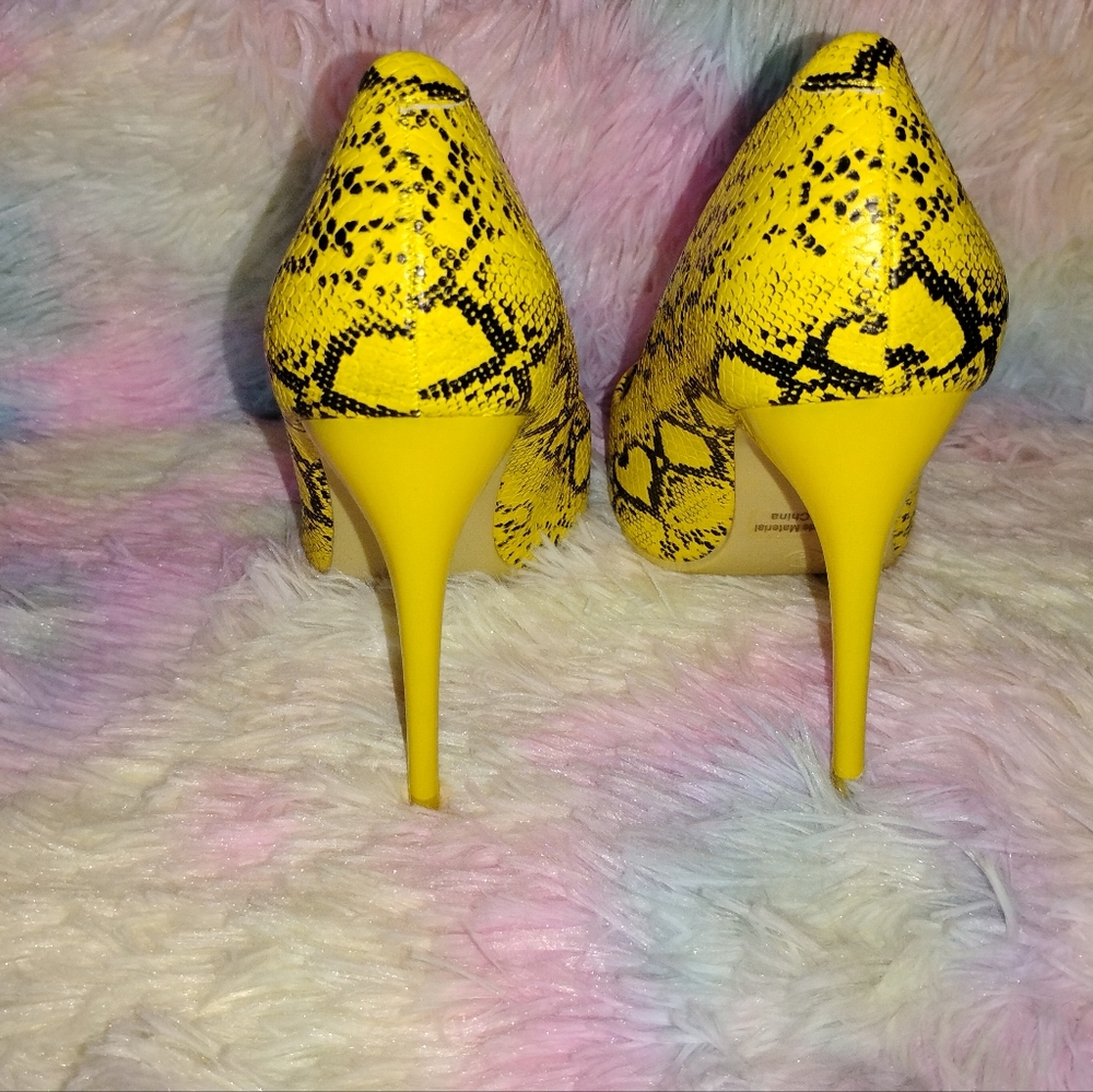 Beautiful Heels - Picture 3 of 3